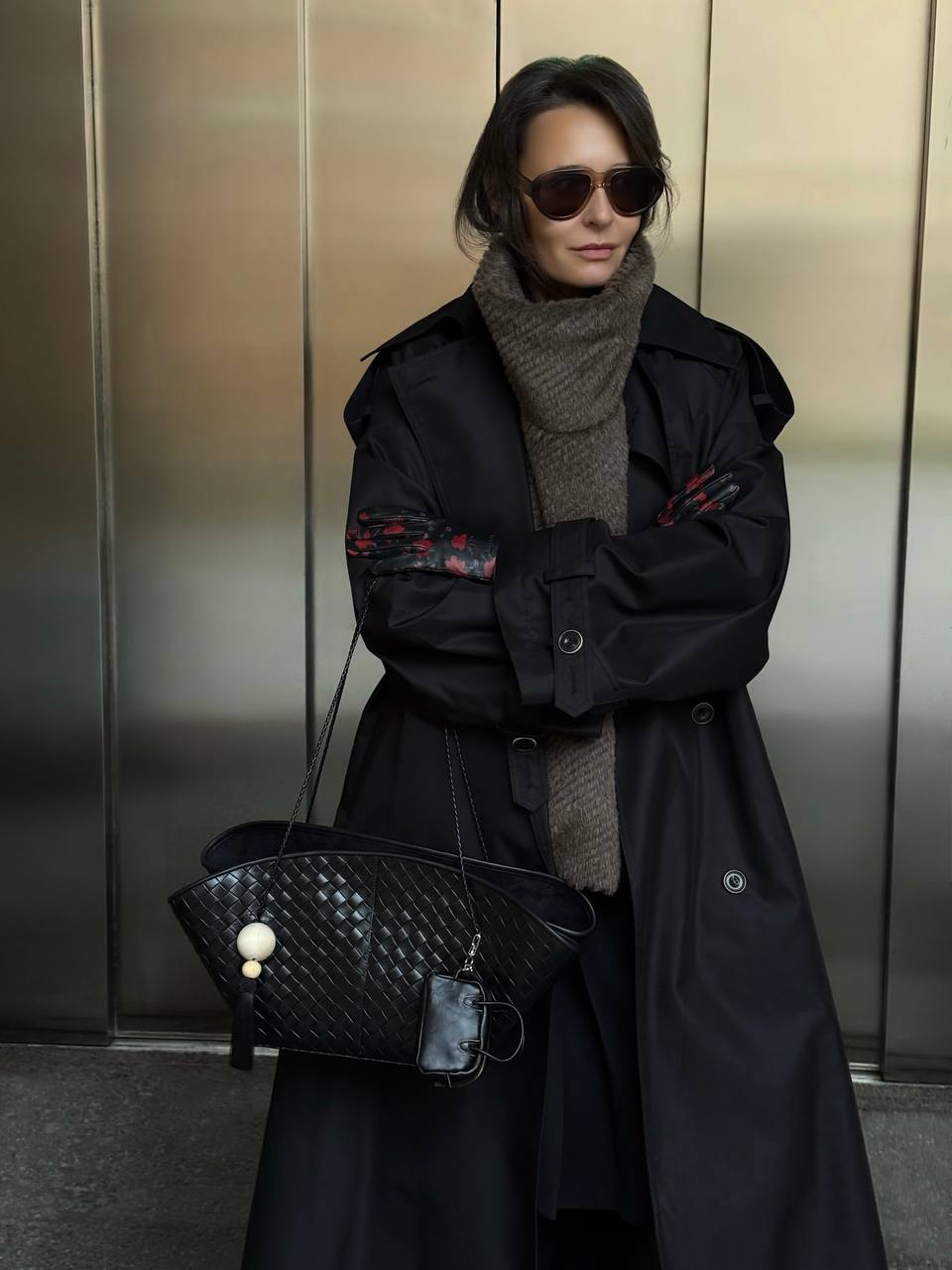 Элегантная женщина в офисе